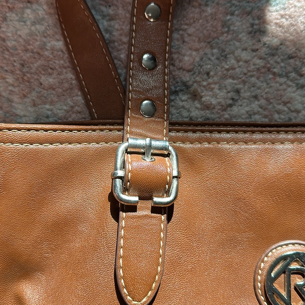 Relic Shoulder Bag - Picture 8 of 9